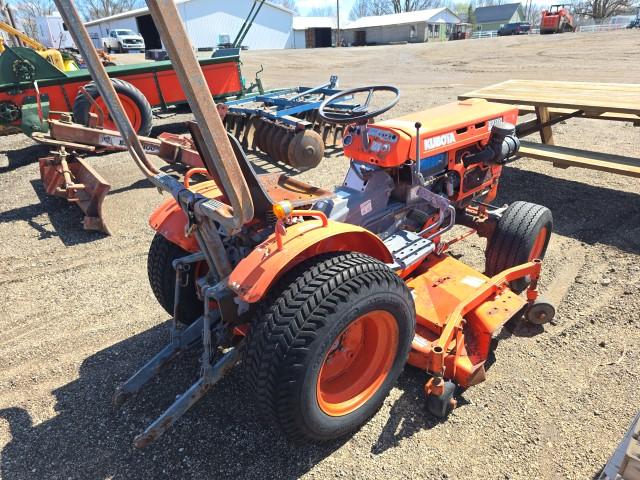 Kubota B7100 4x4 w/Mower