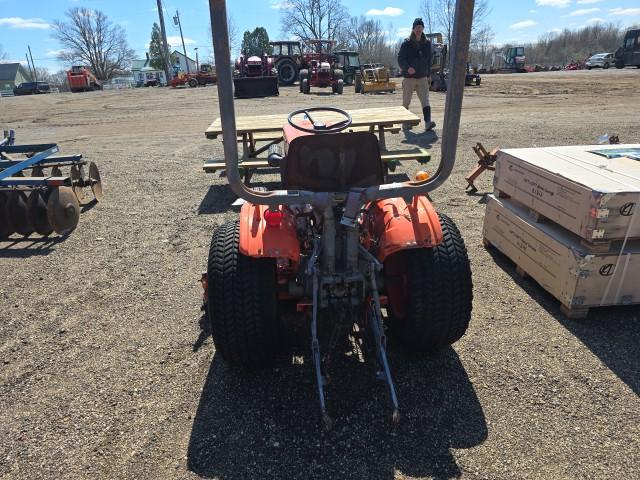 Kubota B7100 4x4 w/Mower