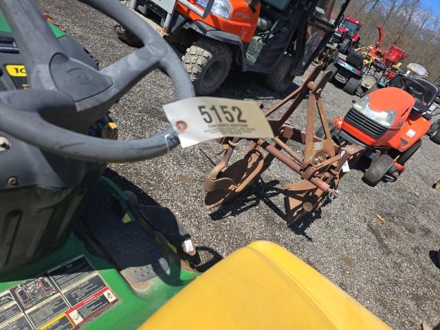 John Deere LA145 Riding Mower