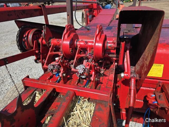 New Holland 273 Square Baler w/Thrower