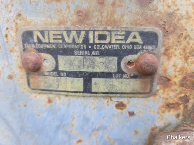 New Idea 3639 Tandem Manure Spreader