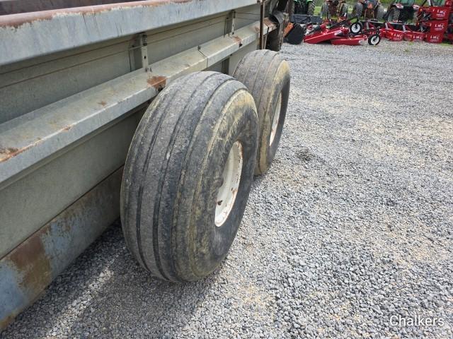 New Idea 3639 Tandem Manure Spreader
