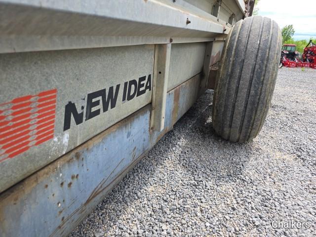 New Idea 3639 Tandem Manure Spreader