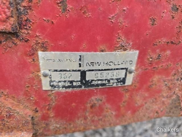 New Holland 352 Grinder Mixer