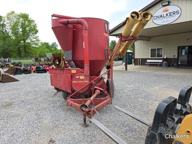 New Holland 352 Grinder Mixer