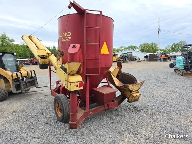 New Holland 352 Grinder Mixer