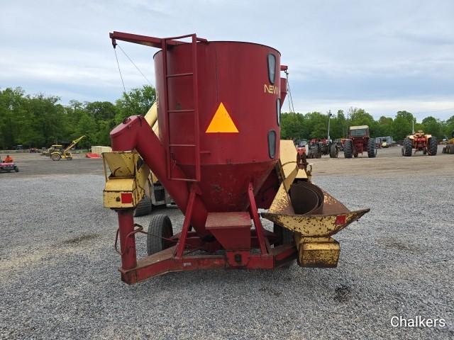 New Holland 352 Grinder Mixer