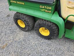 John Deere 6x4 Gator