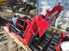 Mahindra Loader w/Brackets/Bucket