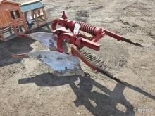 International 2btm. Fast Hitch Plow