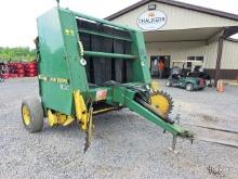 John Deere 375 Round Baler