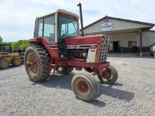 International 1086 2wd w/Cab
