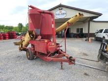 New Holland 352 Grinder Mixer