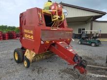 New Holland 644 Round Baler
