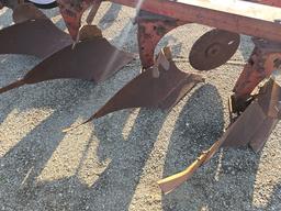 International Fast Hitch 4btm. Plow
