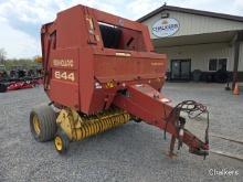 New Holland 644 Round Baler