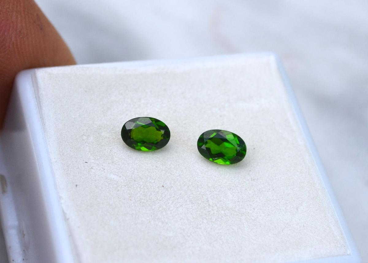 1.00 Carat Matched Pair of Chrome Diopsides