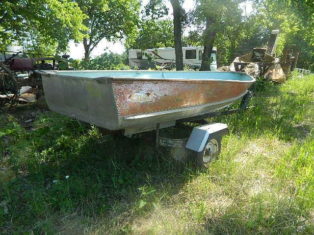 Lund 12' Boat w/Trailer