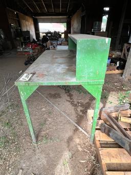 METAL WORK BENCH