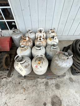 PALLET OF PROPANE TANKS