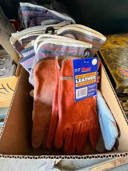 BOX OF MAGNETIC PARTS HOLDER AND ADJUSTABLE WRENCHES -