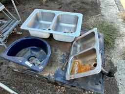 PALLET WITH CAST IRON AND STAINLESS STEEL SINKS