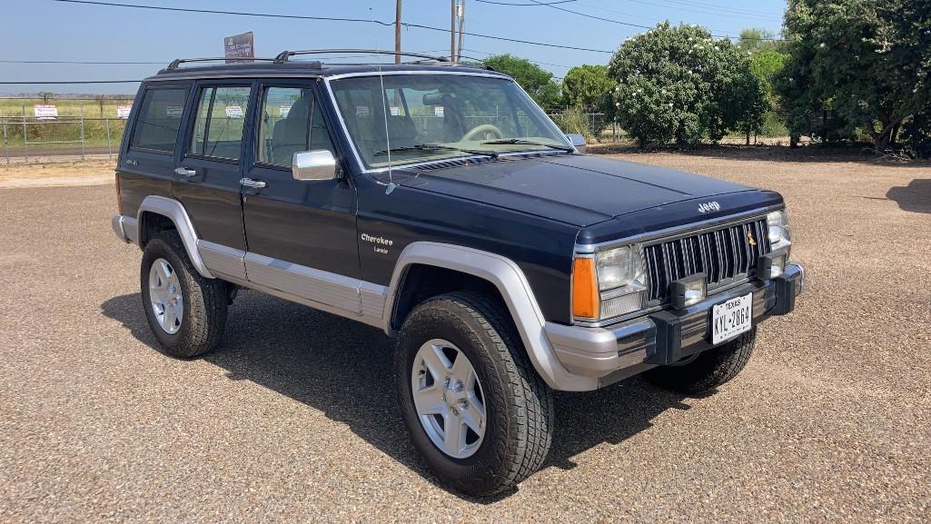 MINT 1992 Jeep Cherokee Laredo 4X4 (MPV), VIN # 1J4FJ58S4NL196857