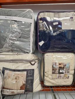 Lot w/Comforters(Rack Not Included)