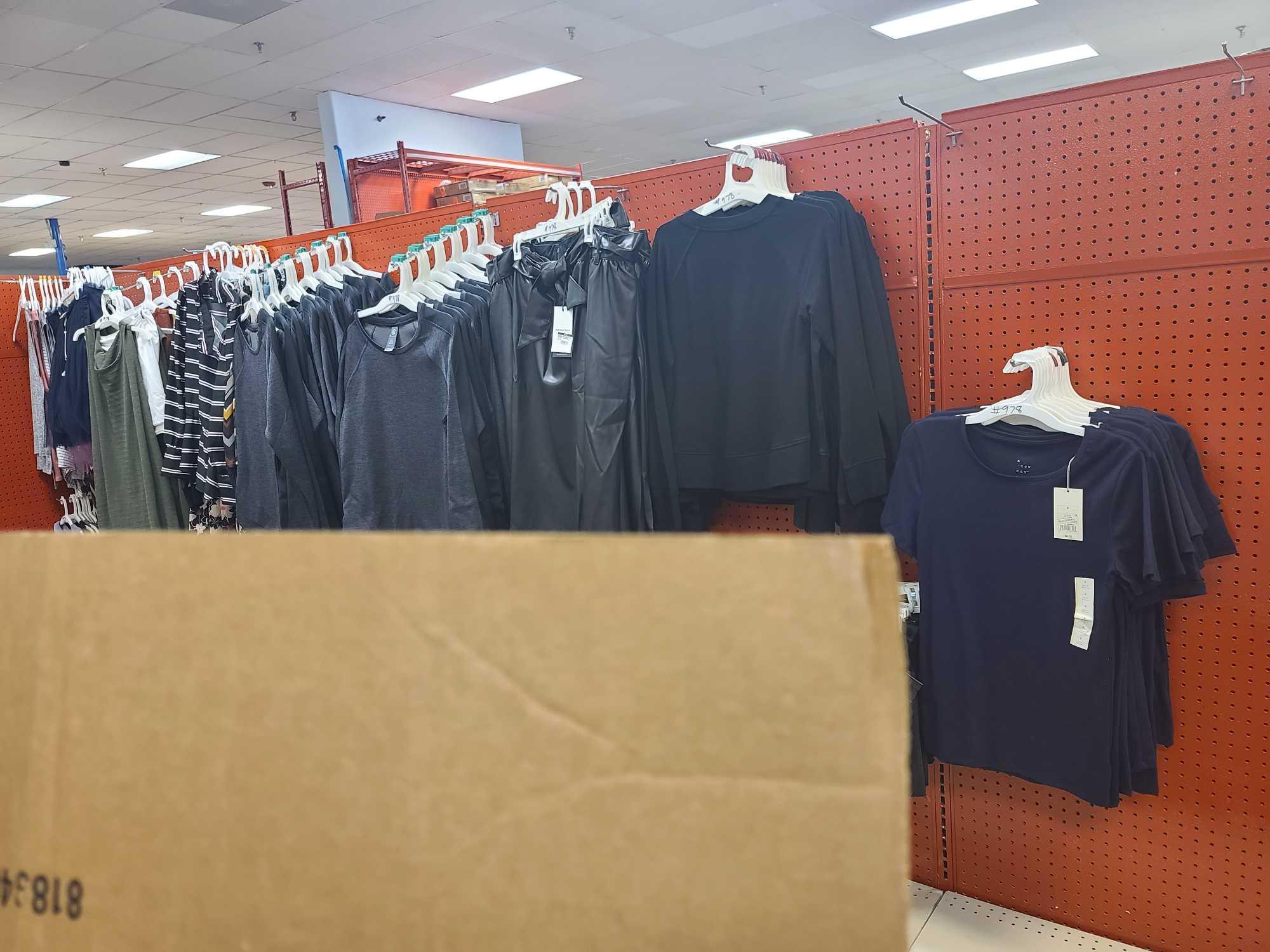 Lot w/Women's Tops(Rack Not Included)