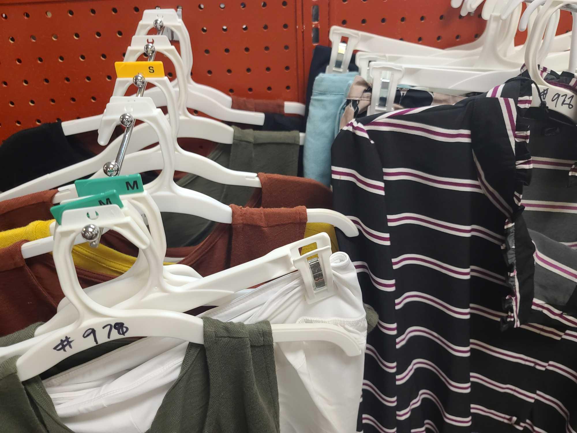 Lot w/Women's Tops(Rack Not Included)