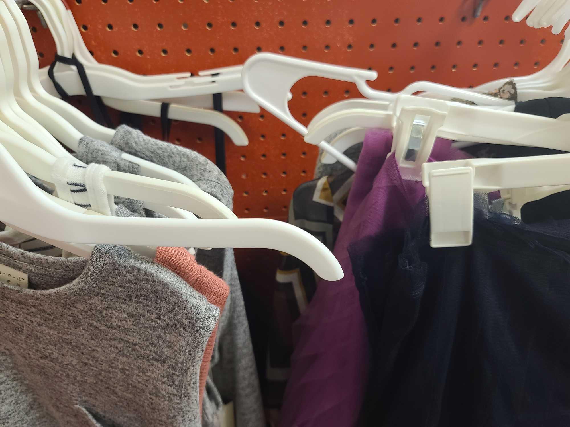 Lot w/Women's Tops(Rack Not Included)