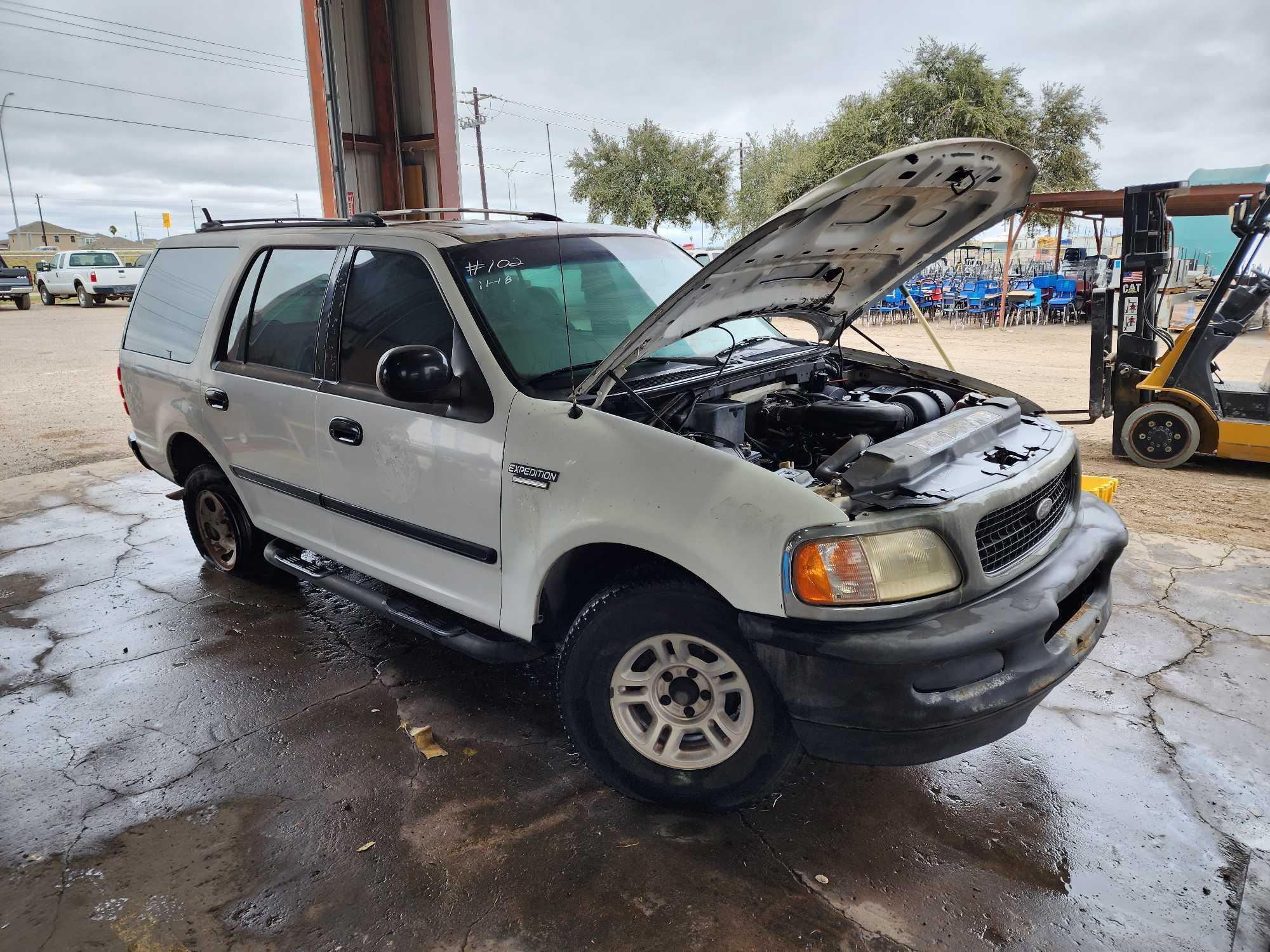 1998 Ford Expedition Multipurpose Vehicle (MPV), VIN # 1FMRU17L2WLB96320