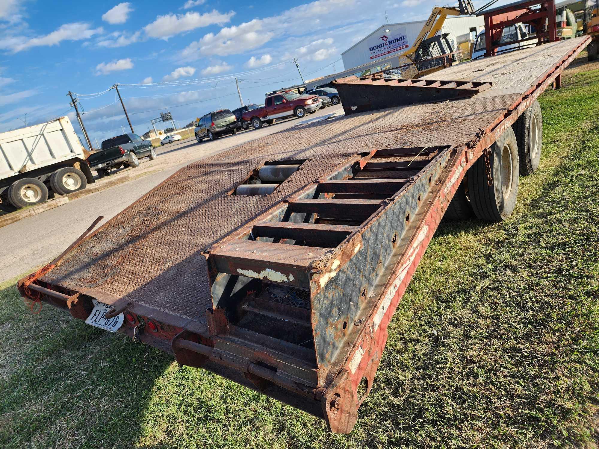 32ft. Gooseneck Trailer *RECEIPT SERVES AS BILL OF SALE