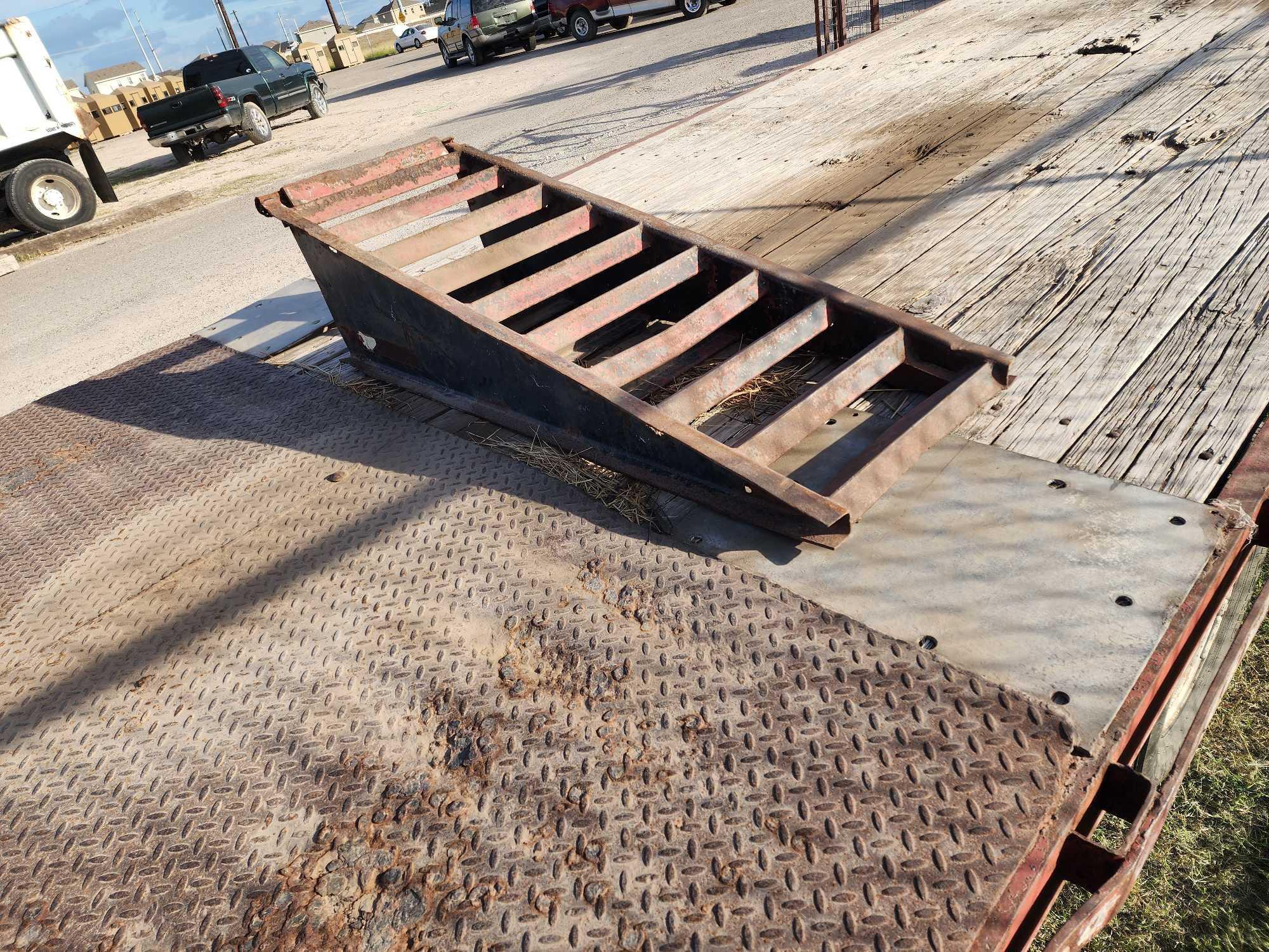 32ft. Gooseneck Trailer *RECEIPT SERVES AS BILL OF SALE