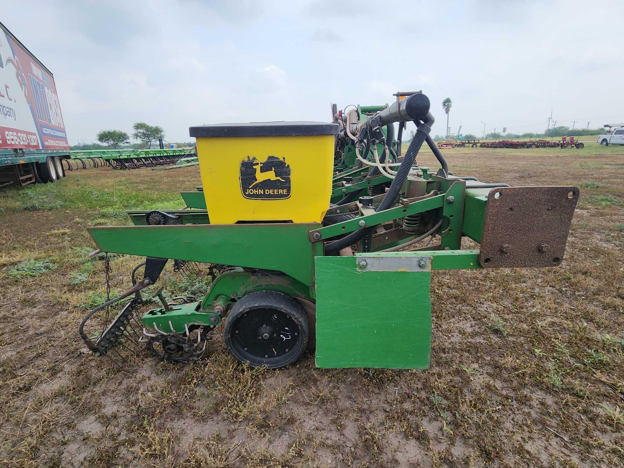 12 Row Folding John Deere 1720 Planter