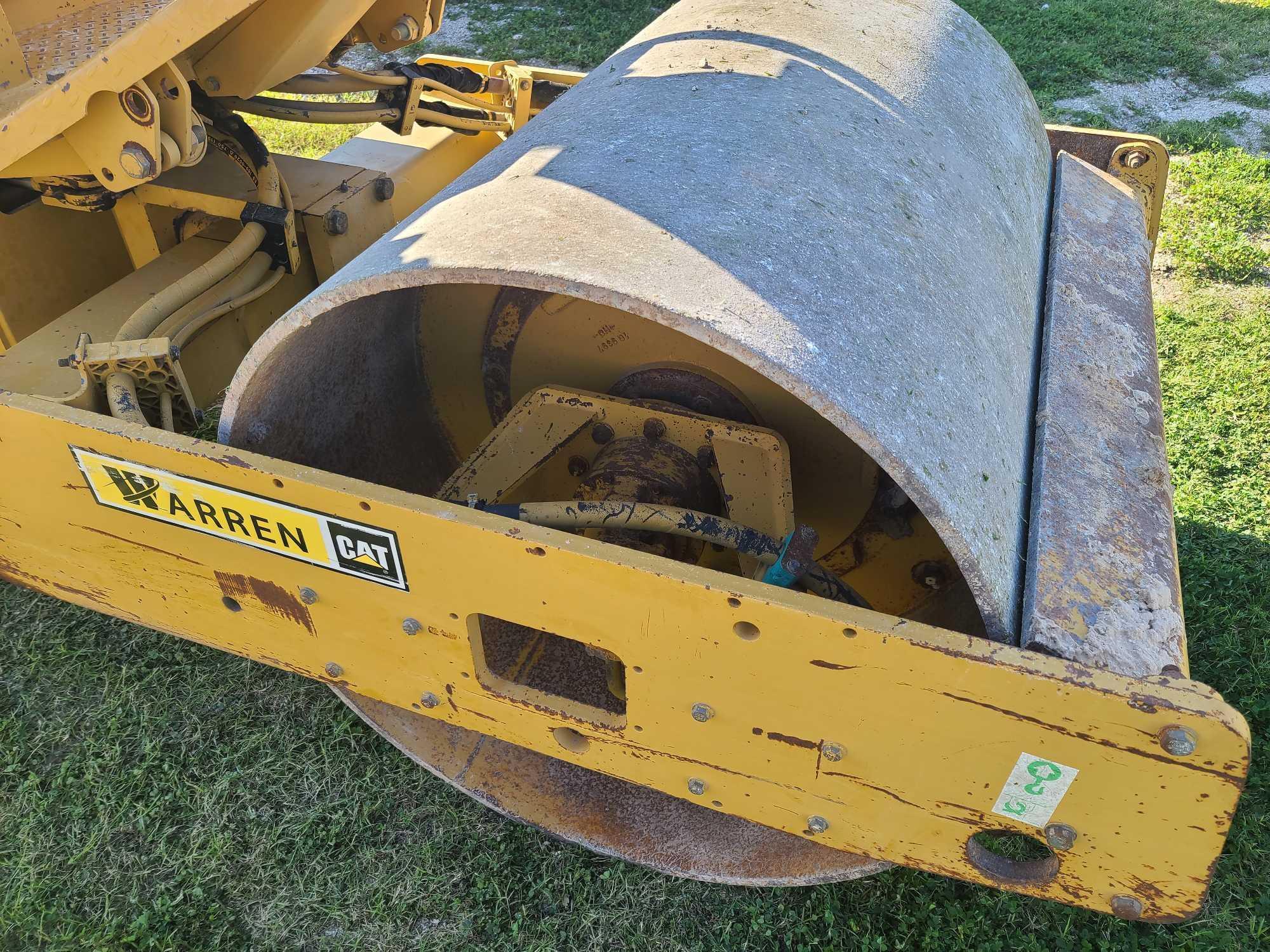 2000 Caterpillar CS-323C Vibratory Compactor