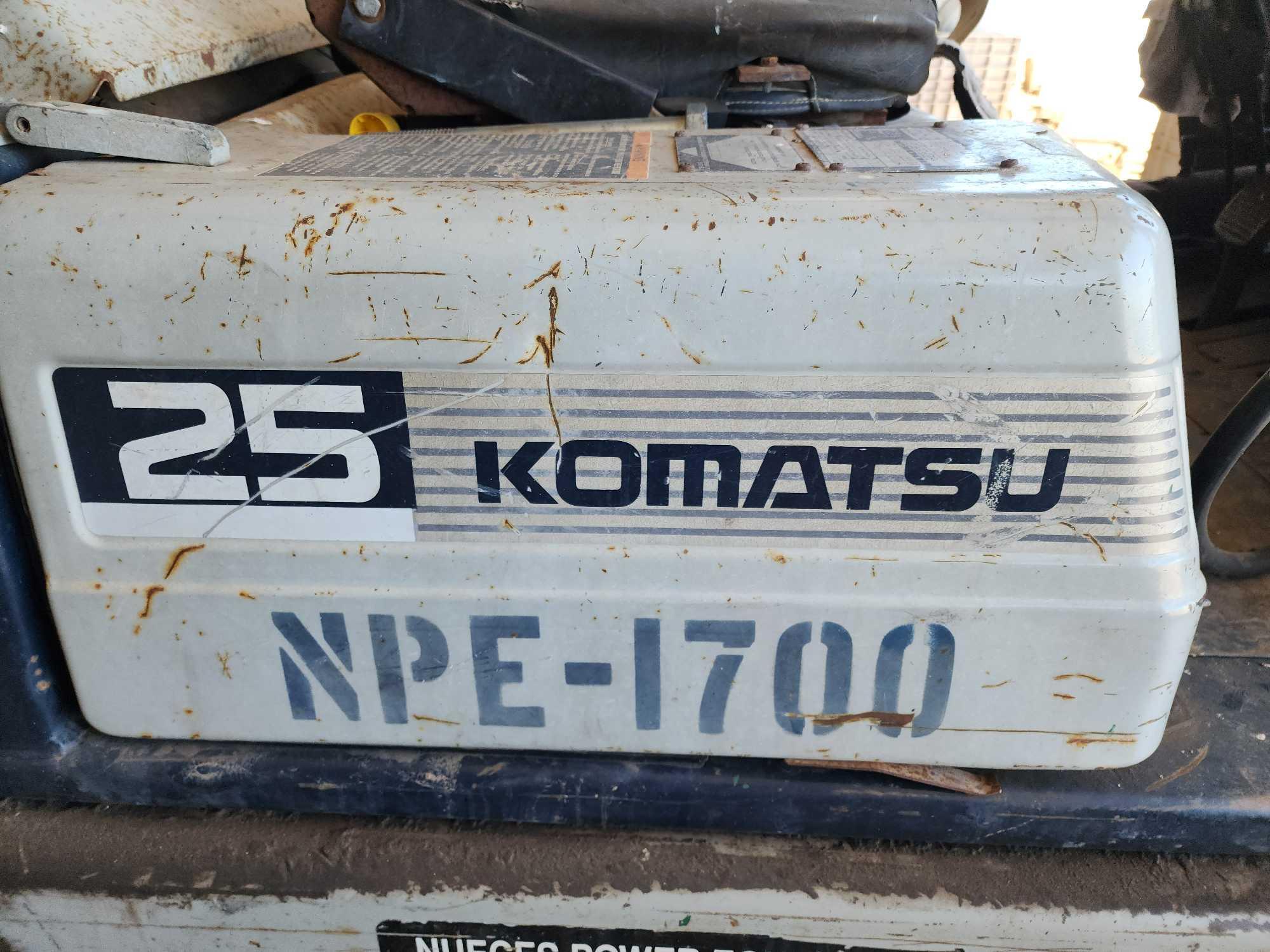Komatsu 25 Forklift...Hours: 4623Model #FD25VT11...Serial #459604A