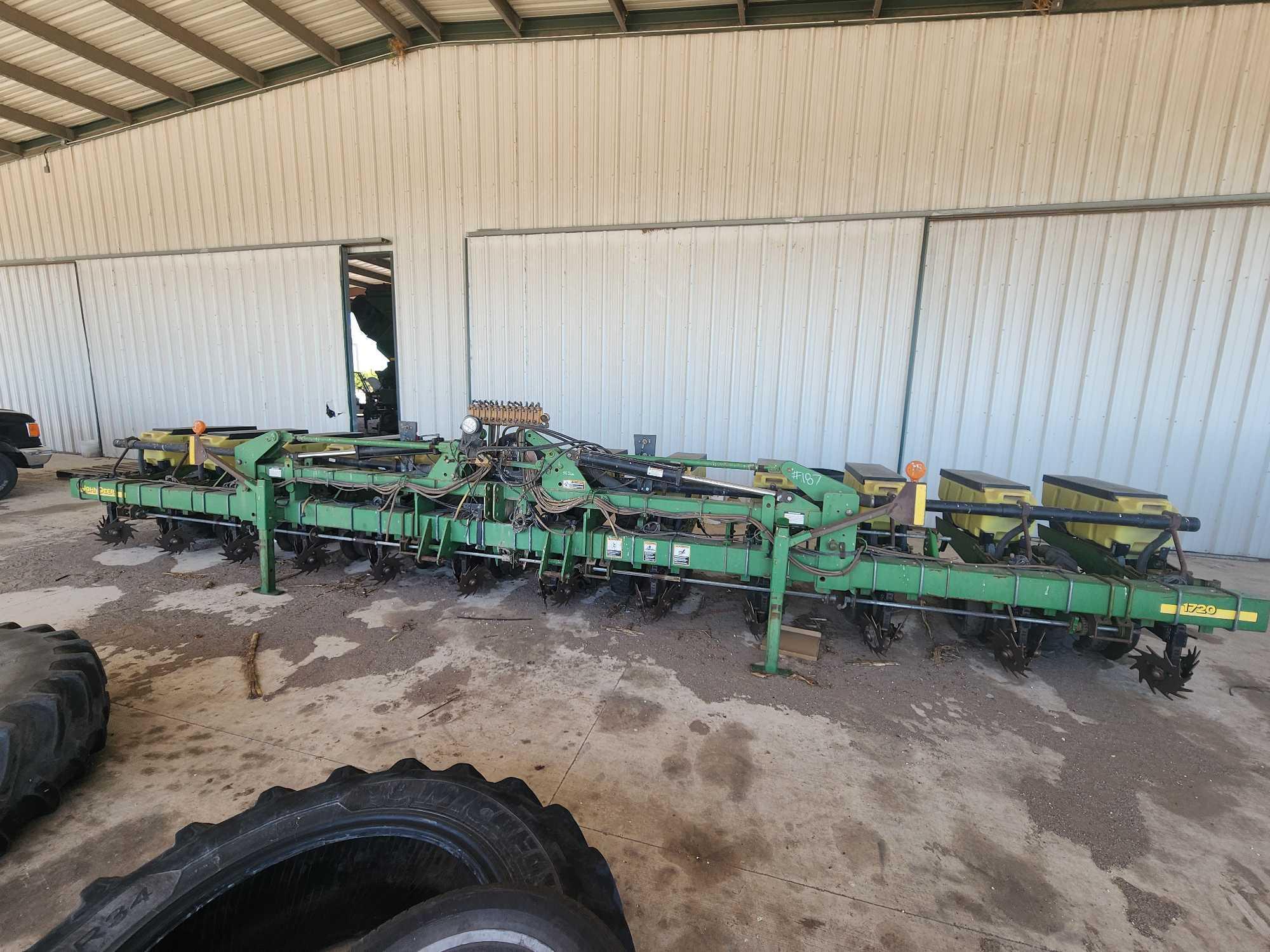 John Deere 1720 MaxEmerge XP 12-Row Planter...Srl #A01720R725406 w/JD Computer Monitor