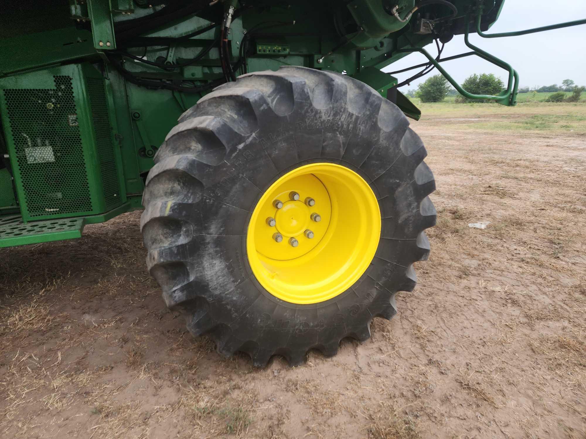 2013 John Deere S670S STS Combine