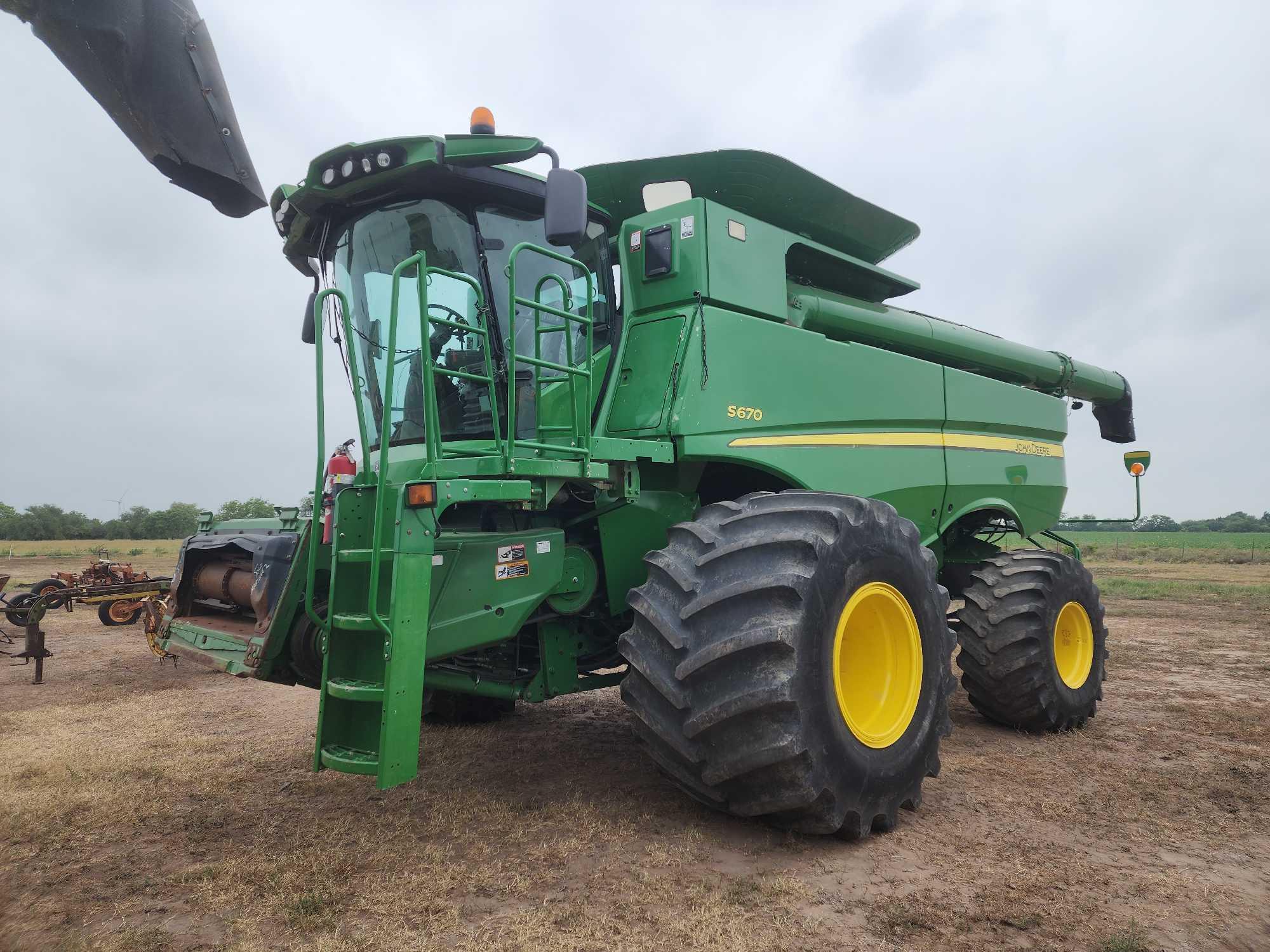 2013 John Deere S670S STS Combine