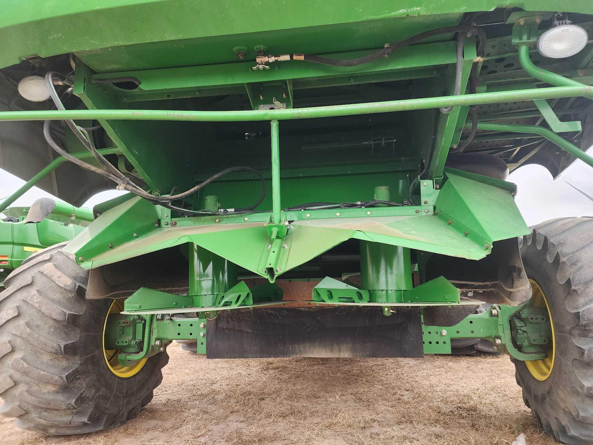 2013 John Deere S670S STS Combine