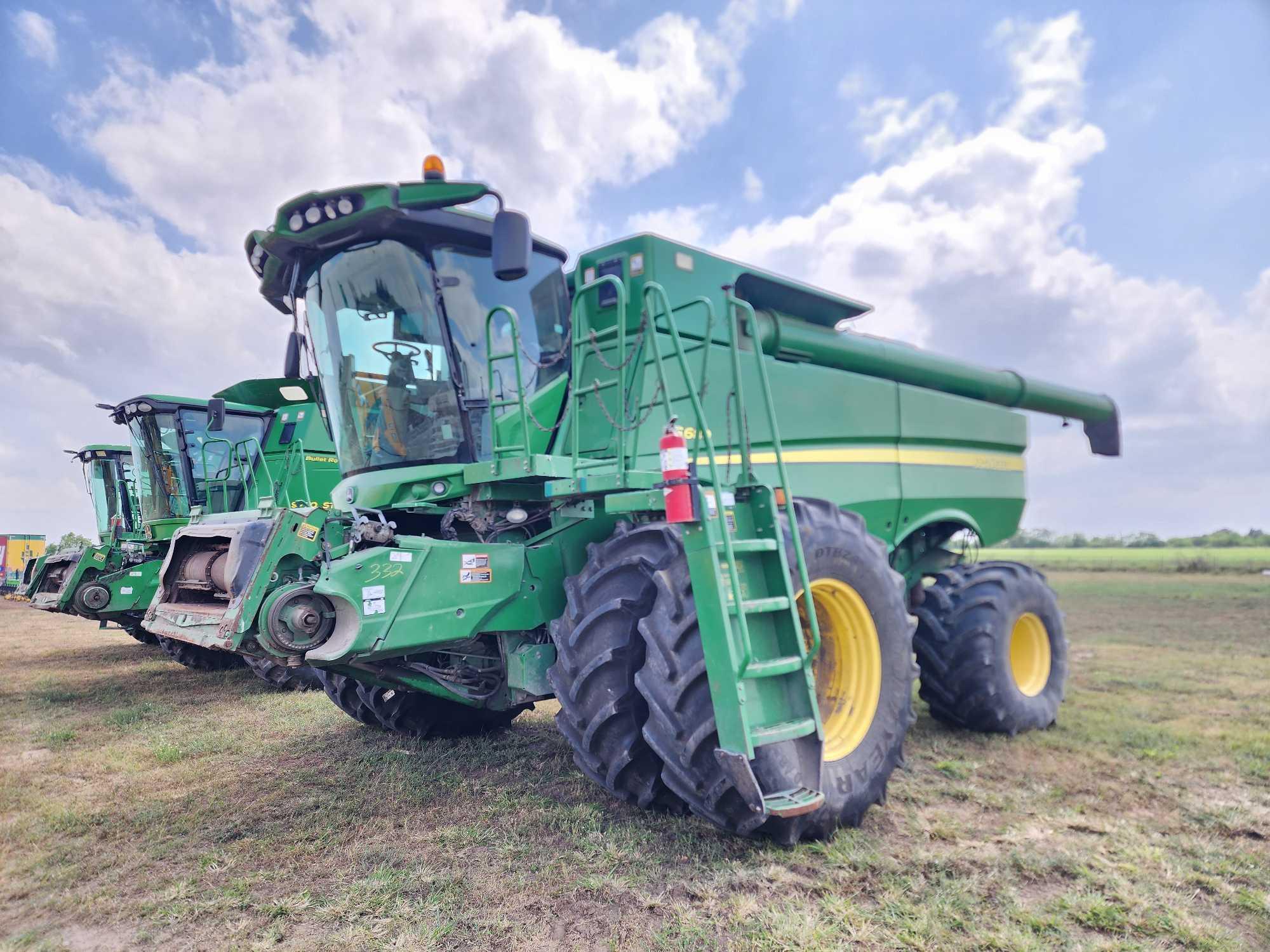 2013 John Deere S680S STS Combine