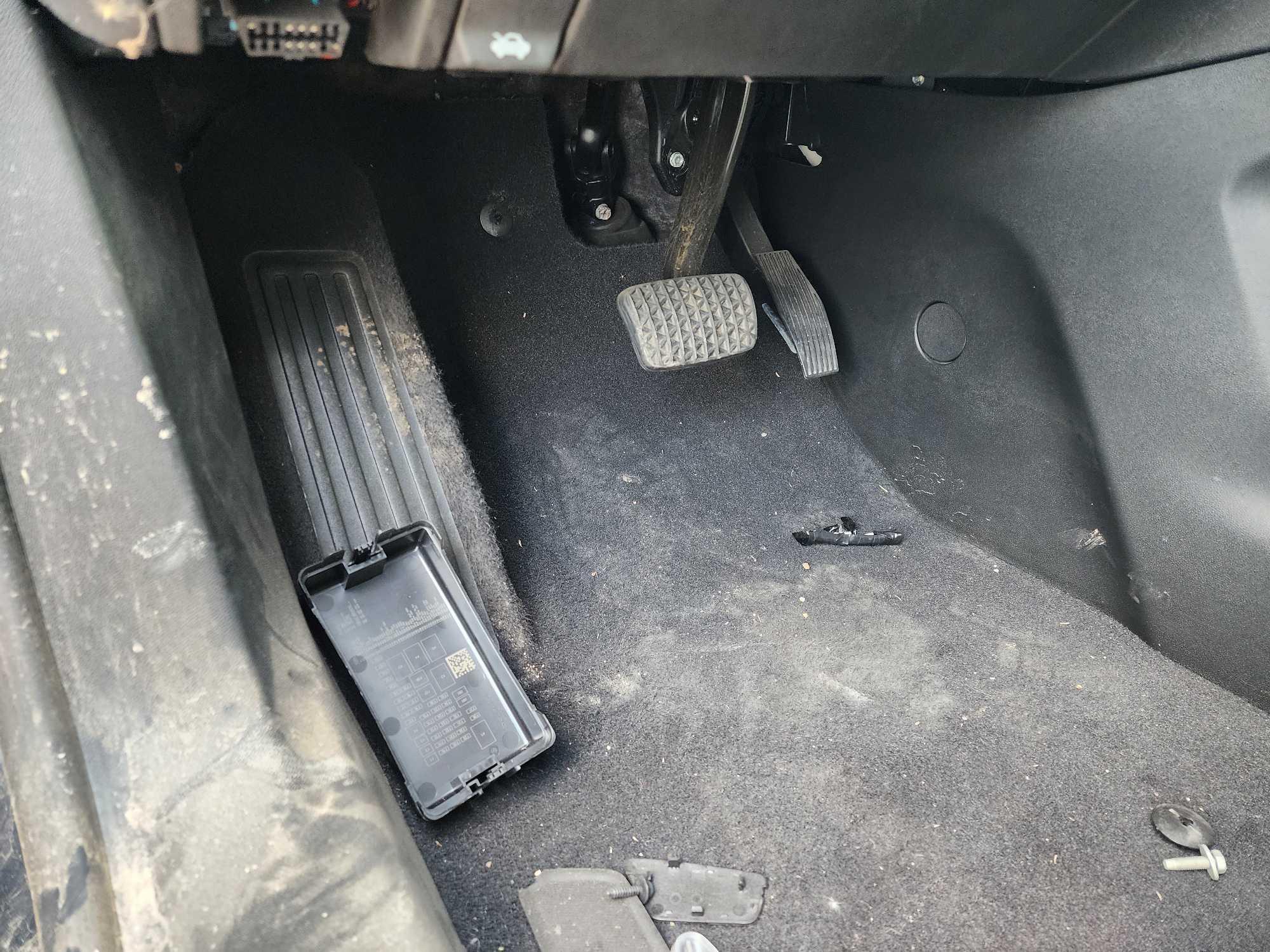 2020 Chevrolet Equinox Multipurpose Vehicle (MPV), VIN # 2GNAXHEV6L6162222