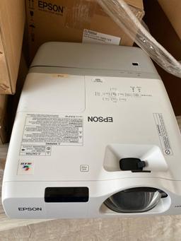 (1) Pallet w/ Epson...EB-L210SW PowerLite MultiLite Projectors and Short Throw Projector Wall Mounts