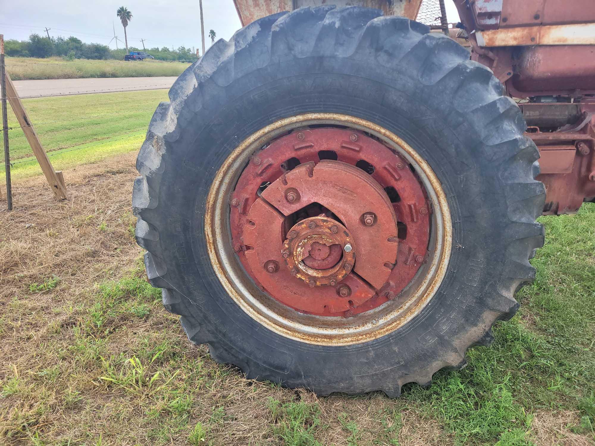 International F-1206 Tractor, Srl. # 7699