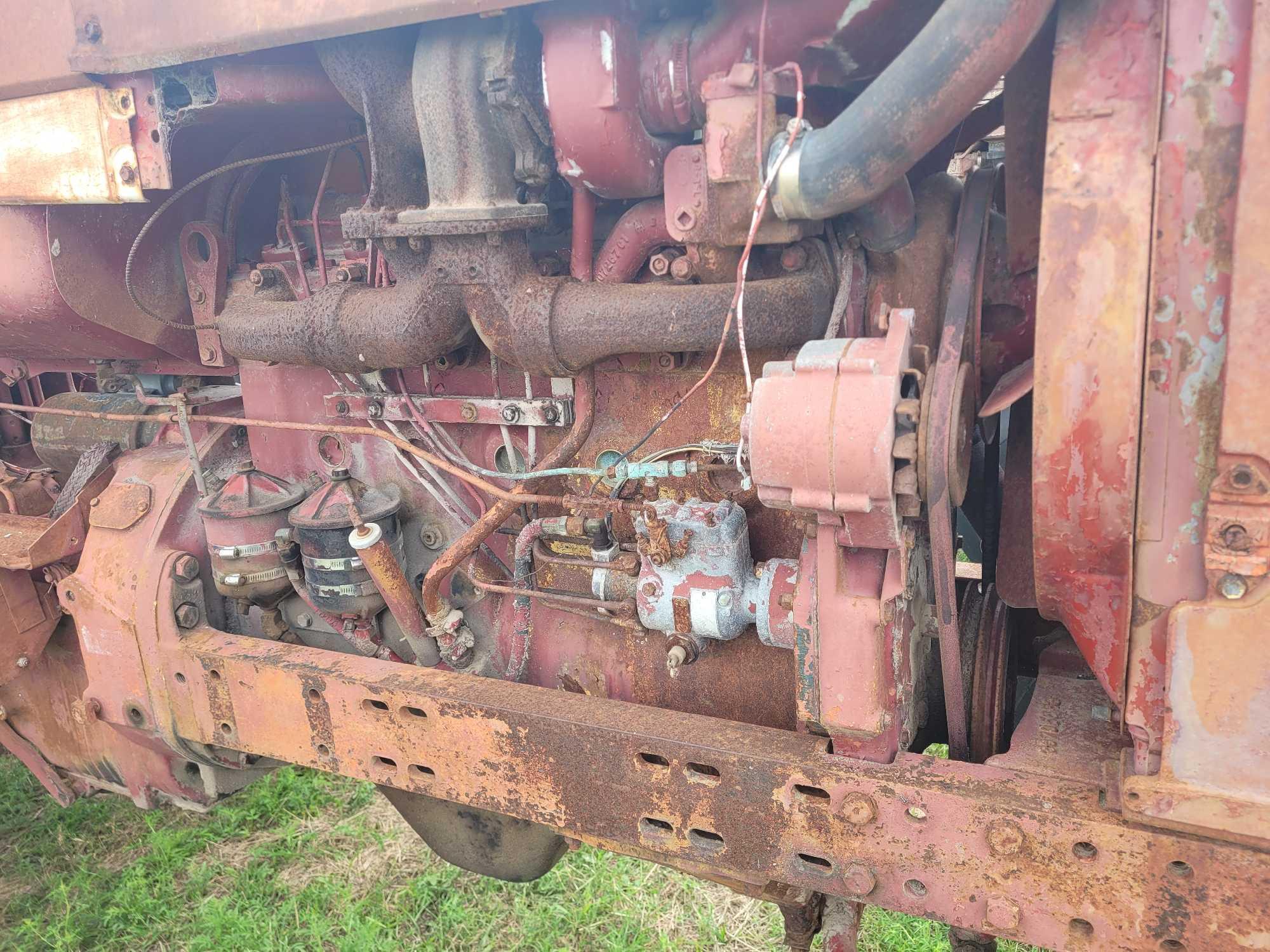 International F-1206 Tractor, Srl. # 7699