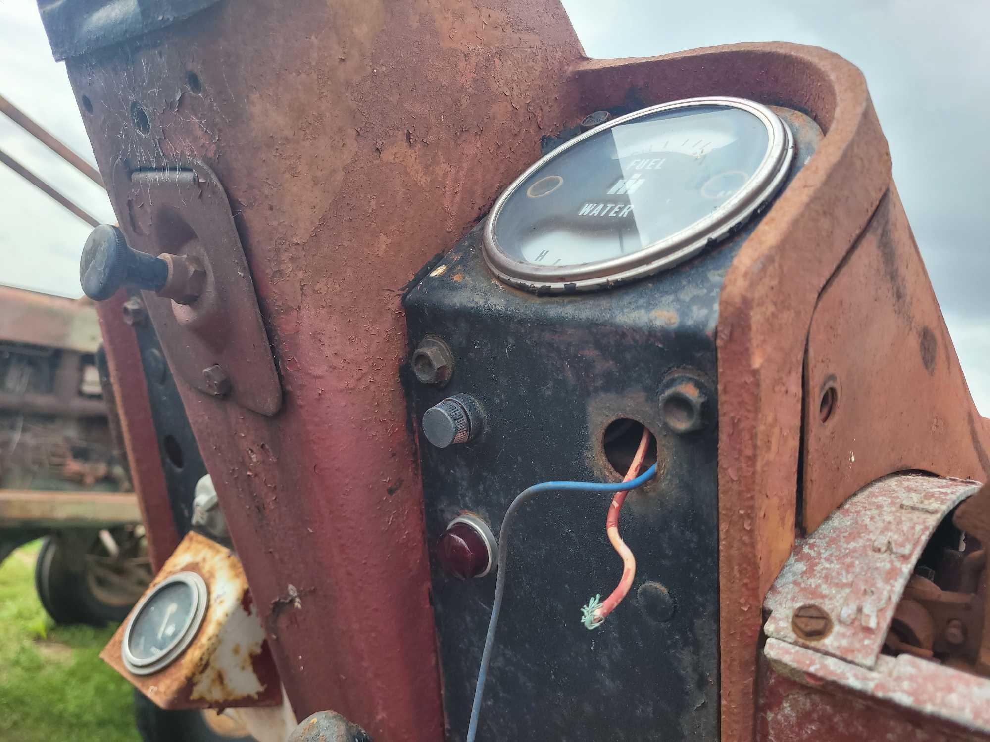 International F-1206 Tractor, Srl. # 7699