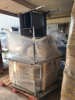 (1) Pallet w/ School Desk, Wooden Cubbies, Roll Around Book Shelve