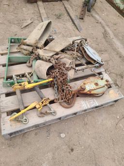 Pallet w/Pulleys & Straps