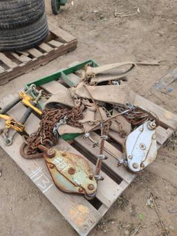 Pallet w/Pulleys & Straps